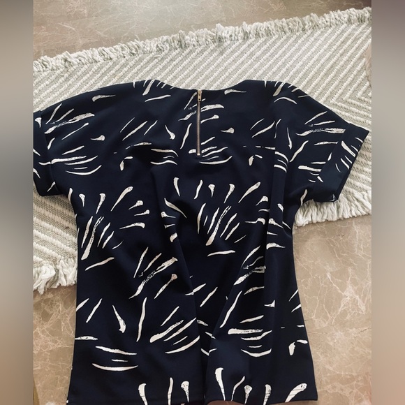 MELLODAY Blue and White Graphic Boxy Blouse - Picture 4 of 8